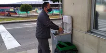 Lavado de manos de un conductor